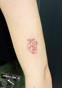 Tatuaż na przedramieniu serce ludzkie realne