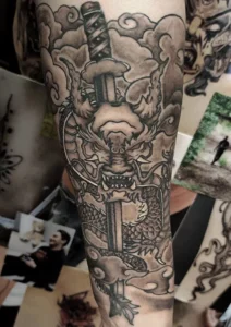 tatuaż męski na przedramieniu smok