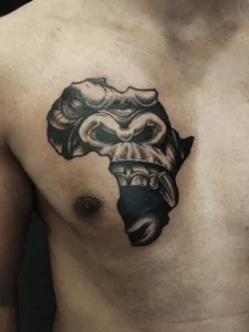 tatuaż na piersi goryl afryka