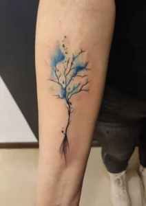 tatuaż na przedramieniu drzewo watercolor
