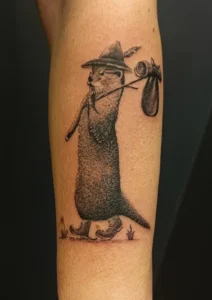 tatuaż na przedramieniu wydra włuczykij