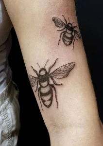 tatuaż pszczoły